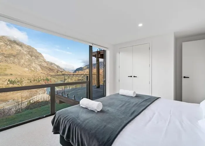 Chateau Shotover